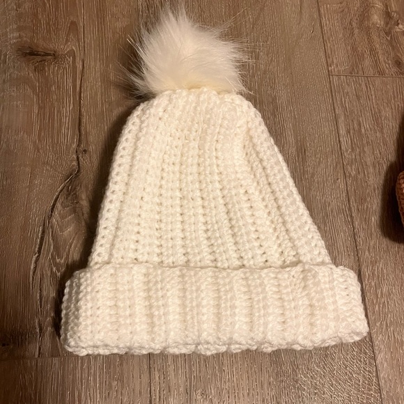 Knitted winter hats - Picture 2 of 4